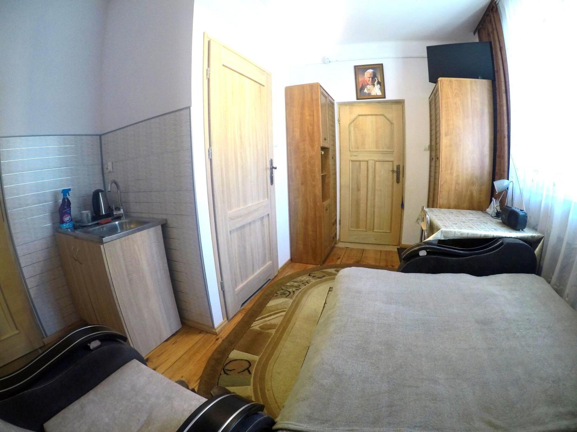 Pokoje Goscinne, Mieszkanie Na Wynajem W Swidniku K Lublina Esterno foto